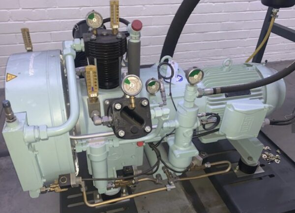 30 HP Sauer Model 81l Medium Pressure Air Compressor - Image 3